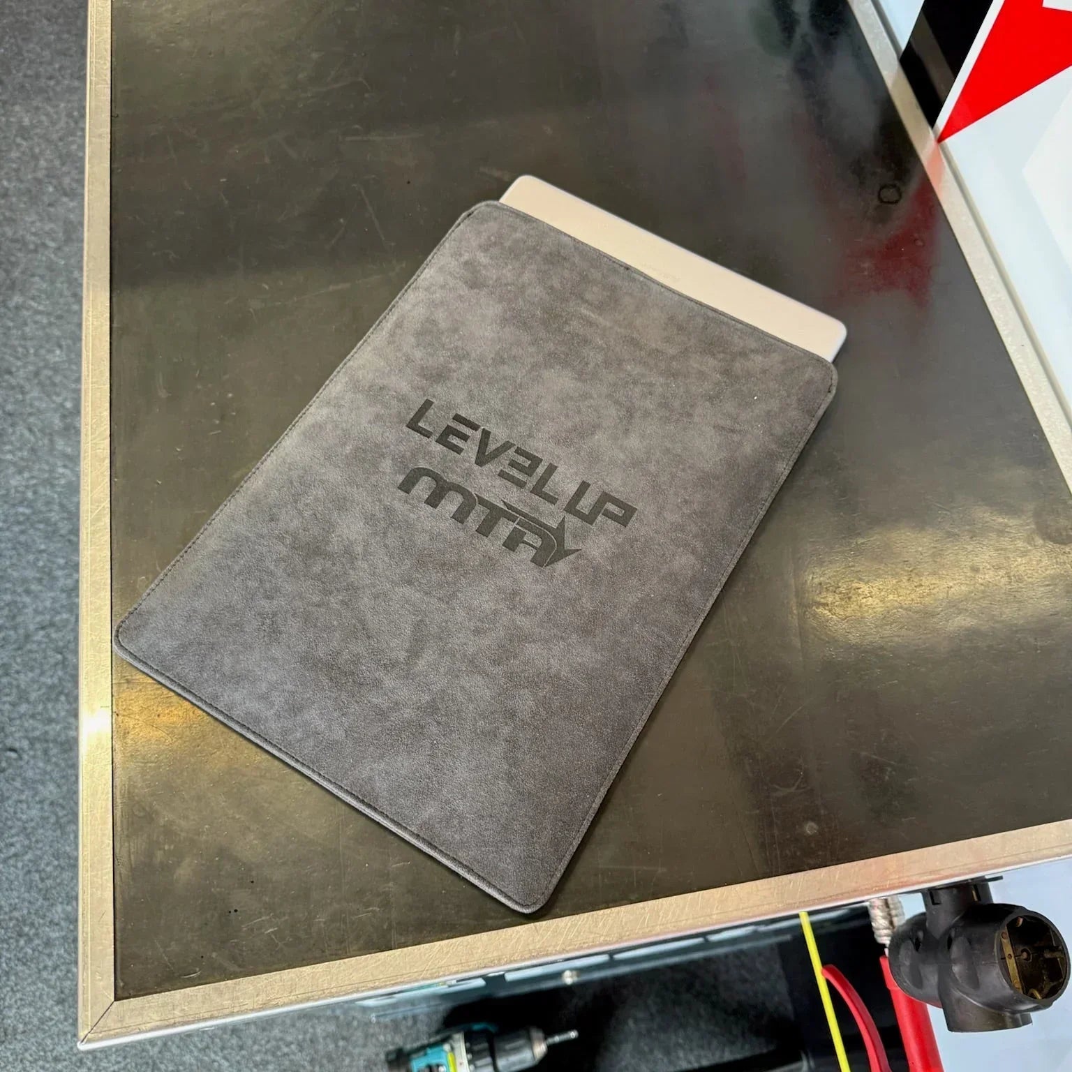 Alcantara iPad Mini Sleeve - LEVEL UP MTA - Space Grey - Alcanside