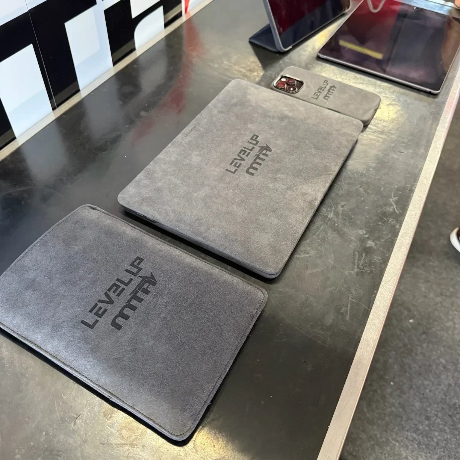 Alcantara MacBook Air Cover - For 13.6 inch (2022 M2 - 2025 M4) - LEVEL UP MTA - Space Grey - Alcanside